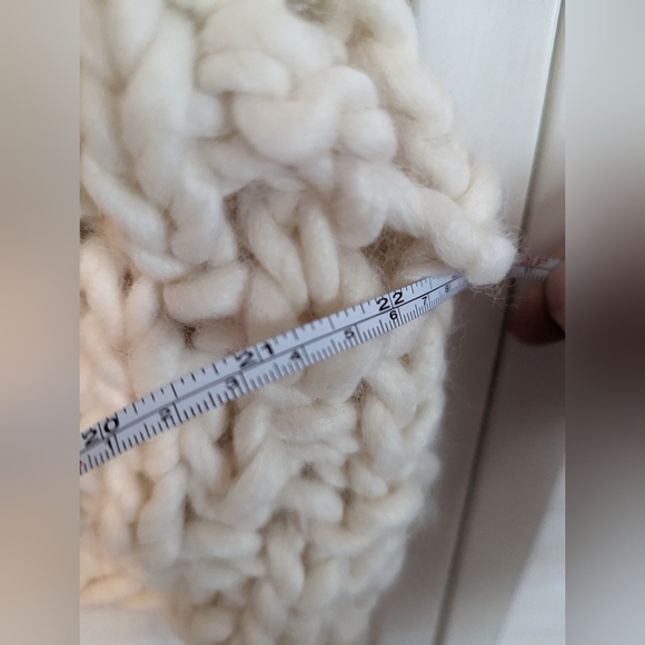 Hand knit crop top - Picture 10 of 10